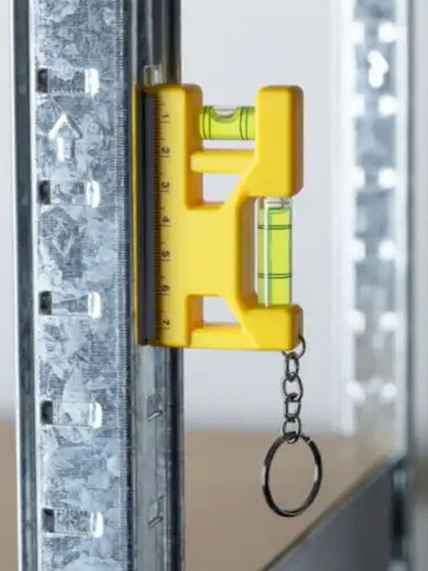 PORTACHIAVI CON LIVELLA INDIA